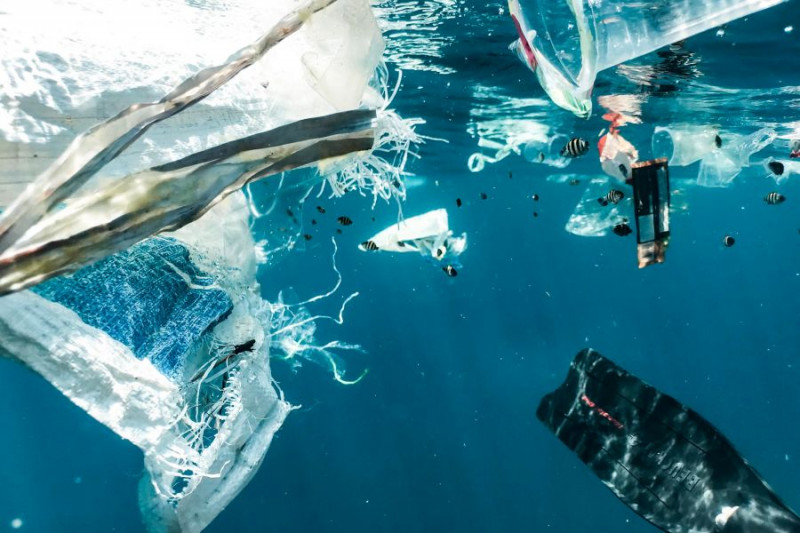 zdjęcie wyróżniające Miliony ton plastiku trafiają co roku do oceanów